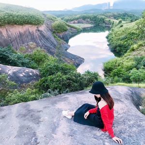 Meet your Posher, Iris